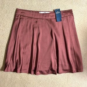 NWT Hollister Maroon Satin/Polyester Skirt w/Side Zipper, Size Juniors Large